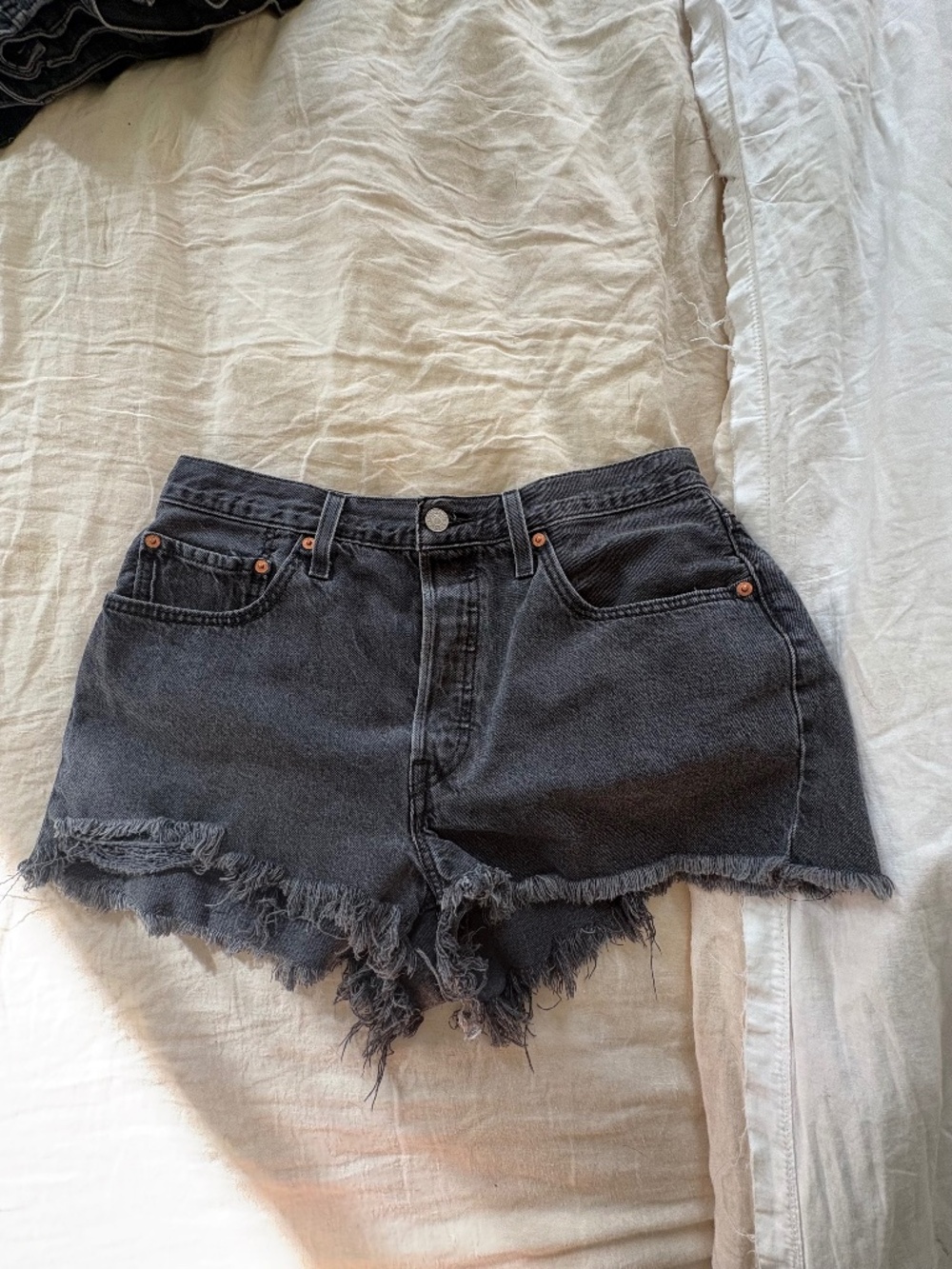 Women’s Levi’s raw edge 501 black shorts